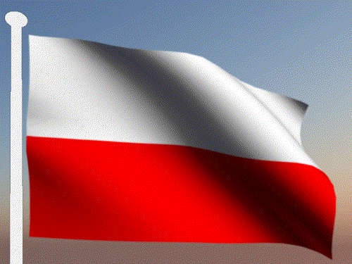 Wywieszona flaga Polski powiewa